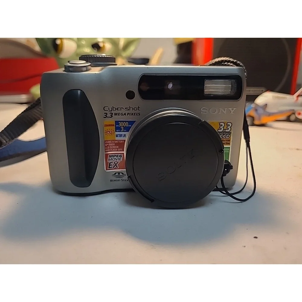 Sony Cyber-shot DSC-S75 3.3MP Digital Camera - Silver